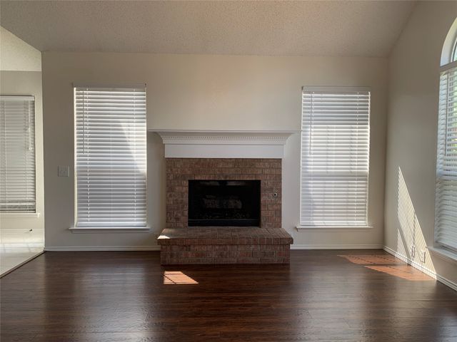 4725 Park Bend Drive, Fort Worth, TX 76137