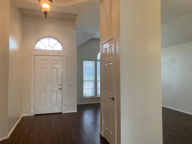 4725 Park Bend Drive, Fort Worth, TX 76137