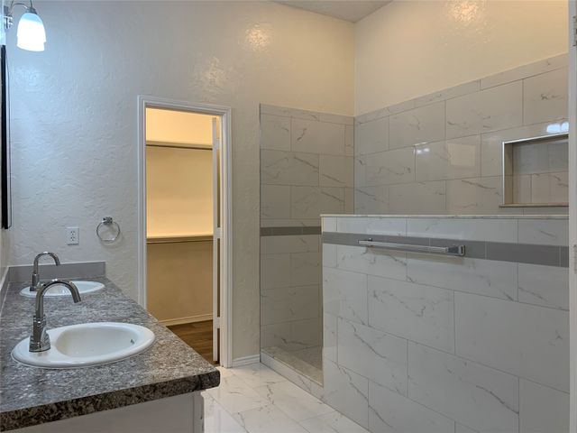 4725 Park Bend Drive, Fort Worth, TX 76137