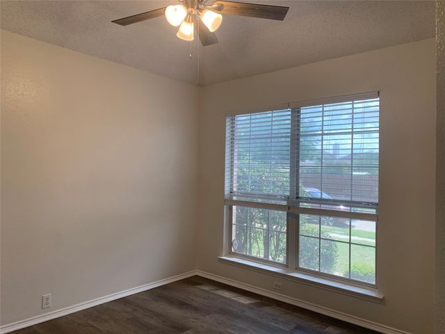 4725 Park Bend Drive, Fort Worth, TX 76137