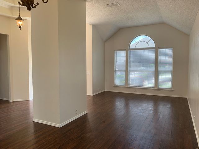 4725 Park Bend Drive, Fort Worth, TX 76137