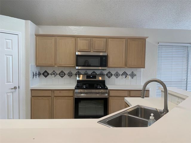 4725 Park Bend Drive, Fort Worth, TX 76137