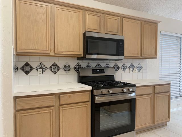 4725 Park Bend Drive, Fort Worth, TX 76137