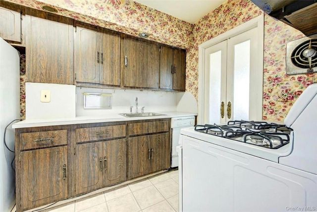 7533 168th Street, Fresh Meadows, NY 11366