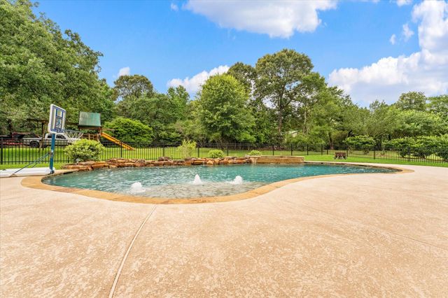 8512 Prince William Court, Montgomery, TX 77316