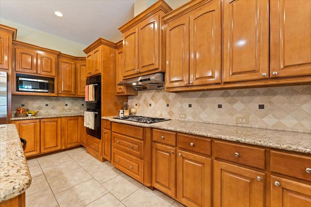 8512 Prince William Court, Montgomery, TX 77316