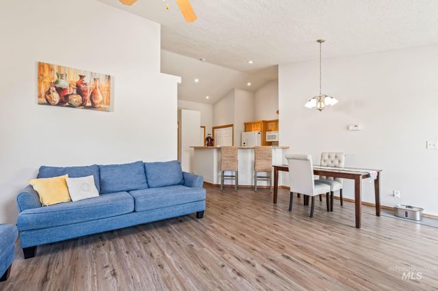 11831 W Blueberry, Nampa, ID 83651