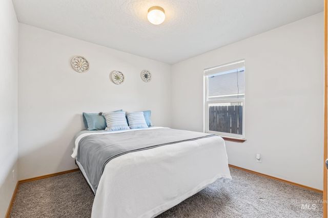 11831 W Blueberry, Nampa, ID 83651