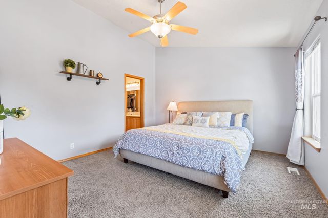 11831 W Blueberry, Nampa, ID 83651