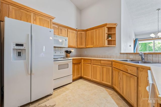 11831 W Blueberry, Nampa, ID 83651