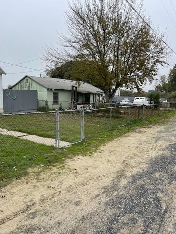 209 Clausen Rd, Turlock, CA 95380