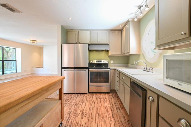 1 Lovers Lane 2, Dickinson, TX 77539