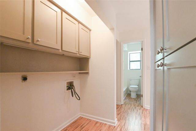 1 Lovers Lane 2, Dickinson, TX 77539