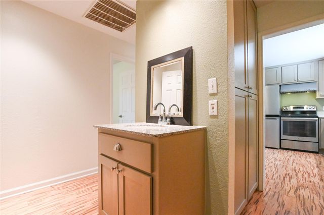 1 Lovers Lane 2, Dickinson, TX 77539