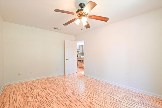 1 Lovers Lane 2, Dickinson, TX 77539