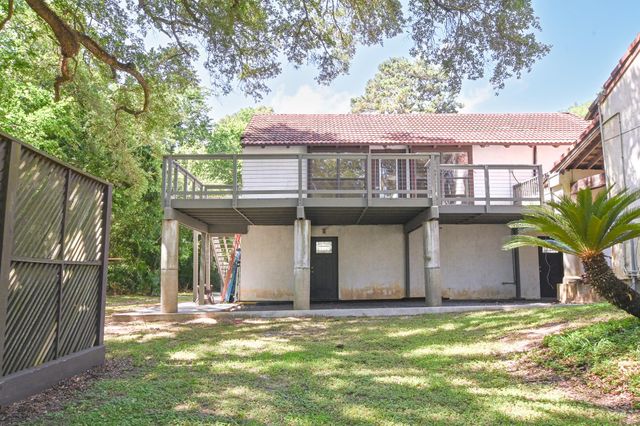 1 Lovers Lane 2, Dickinson, TX 77539