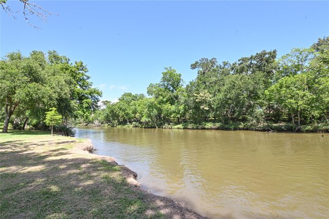 1 Lovers Lane 2, Dickinson, TX 77539