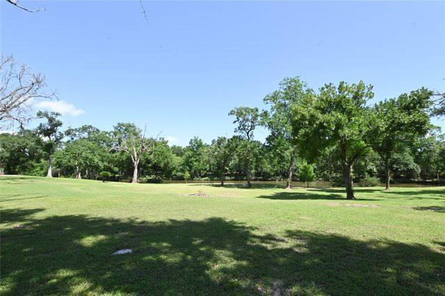 1 Lovers Lane 2, Dickinson, TX 77539