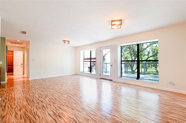 1 Lovers Lane 2, Dickinson, TX 77539