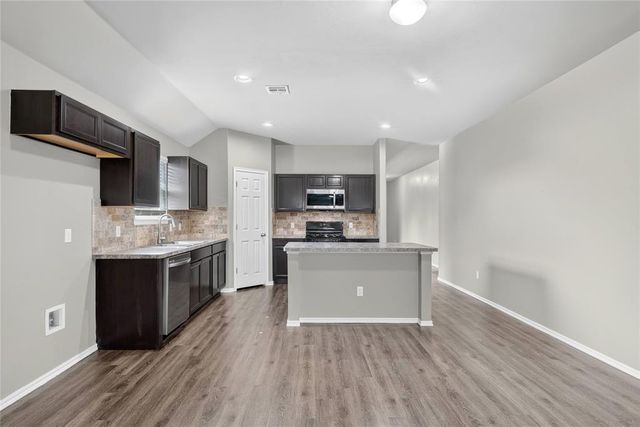 9209 NW 71st Street, Yukon, OK 73099