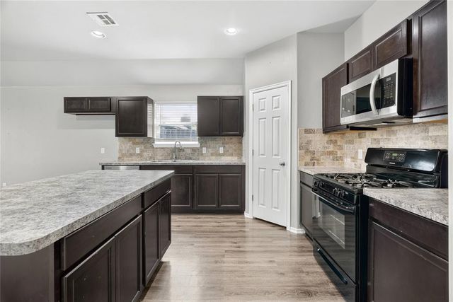 9209 NW 71st Street, Yukon, OK 73099