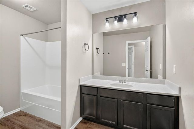 9209 NW 71st Street, Yukon, OK 73099