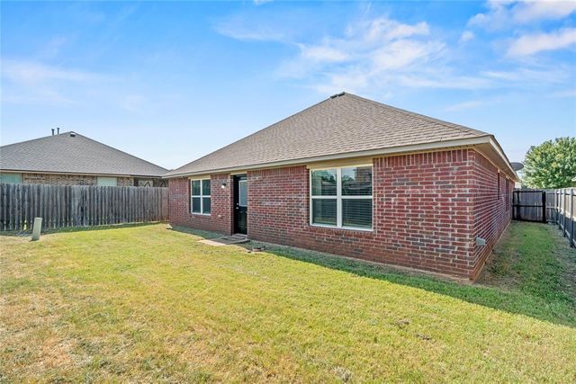 9209 NW 71st Street, Yukon, OK 73099