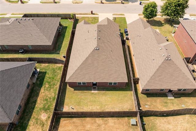 9209 NW 71st Street, Yukon, OK 73099