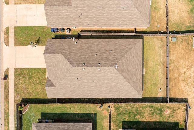 9209 NW 71st Street, Yukon, OK 73099