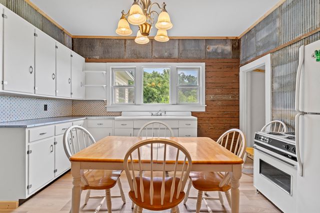 419 E New Melville Road, Willard, MO 65781