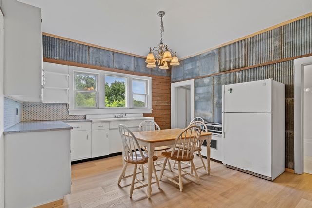 419 E New Melville Road, Willard, MO 65781