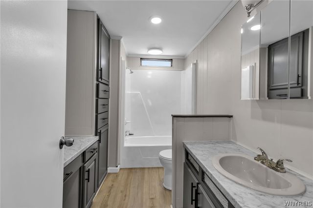 77 Lakewood Village Drive, Shelby, NY 14103