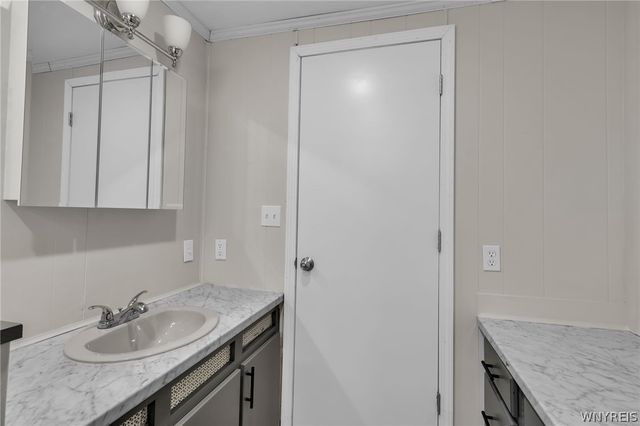 77 Lakewood Village Drive, Shelby, NY 14103