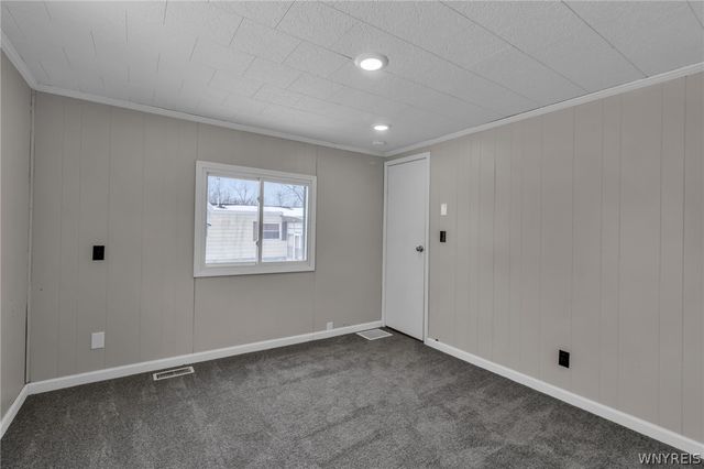 77 Lakewood Village Drive, Shelby, NY 14103