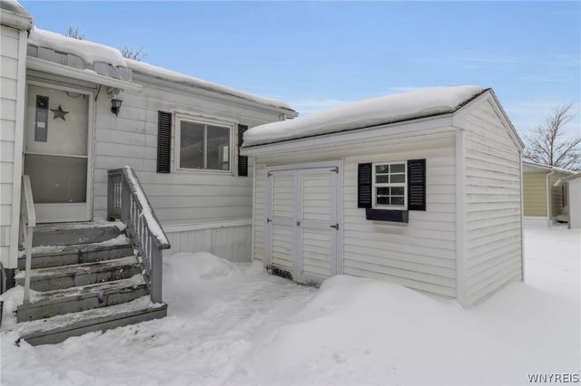 77 Lakewood Village Drive, Shelby, NY 14103