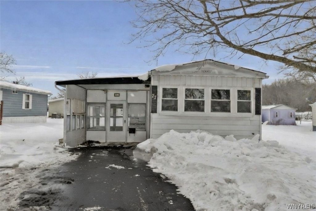 77 Lakewood Village Drive, Shelby, NY 14103