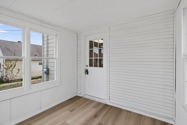 1806 Sherwood Avenue, Saint Paul, MN 55119