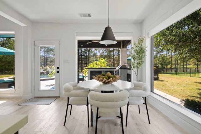 9822 Crestwater Circle, Magnolia, TX 77354