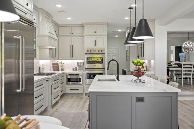 9822 Crestwater Circle, Magnolia, TX 77354