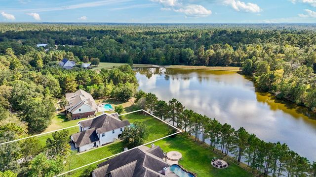 9822 Crestwater Circle, Magnolia, TX 77354