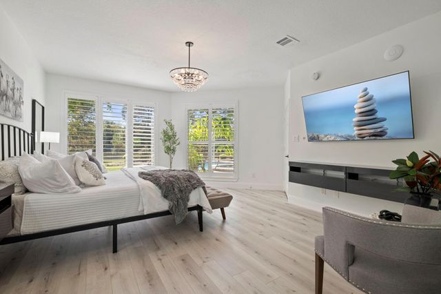 9822 Crestwater Circle, Magnolia, TX 77354