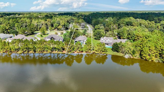 9822 Crestwater Circle, Magnolia, TX 77354