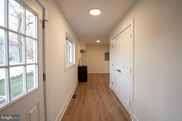 321 IRIS RD, Cherry Hill, NJ 08003