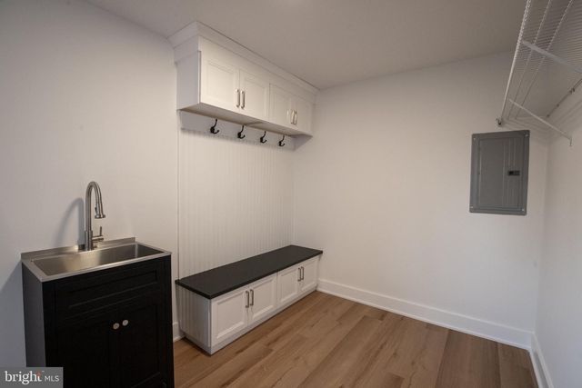 321 IRIS RD, Cherry Hill, NJ 08003