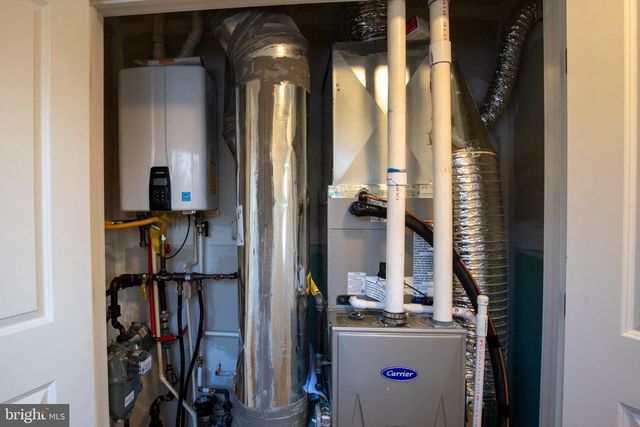 321 IRIS RD, Cherry Hill, NJ 08003