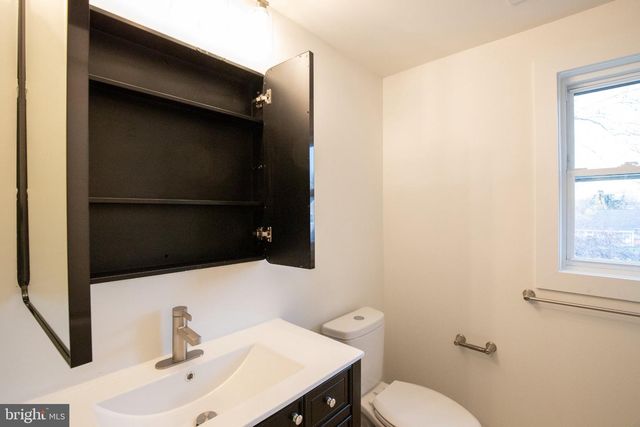 321 IRIS RD, Cherry Hill, NJ 08003