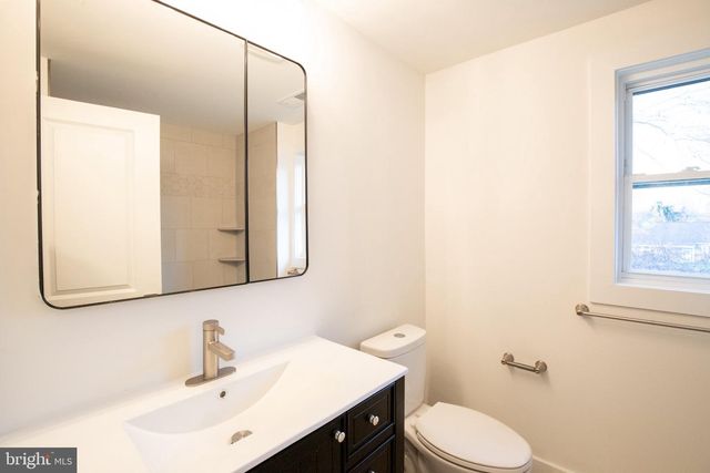 321 IRIS RD, Cherry Hill, NJ 08003