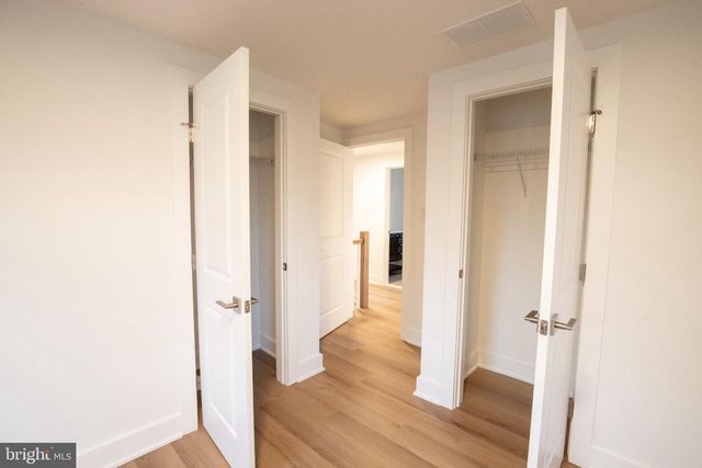 321 IRIS RD, Cherry Hill, NJ 08003