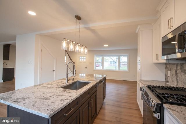 321 IRIS RD, Cherry Hill, NJ 08003