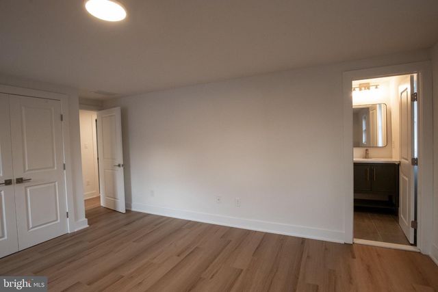 321 IRIS RD, Cherry Hill, NJ 08003